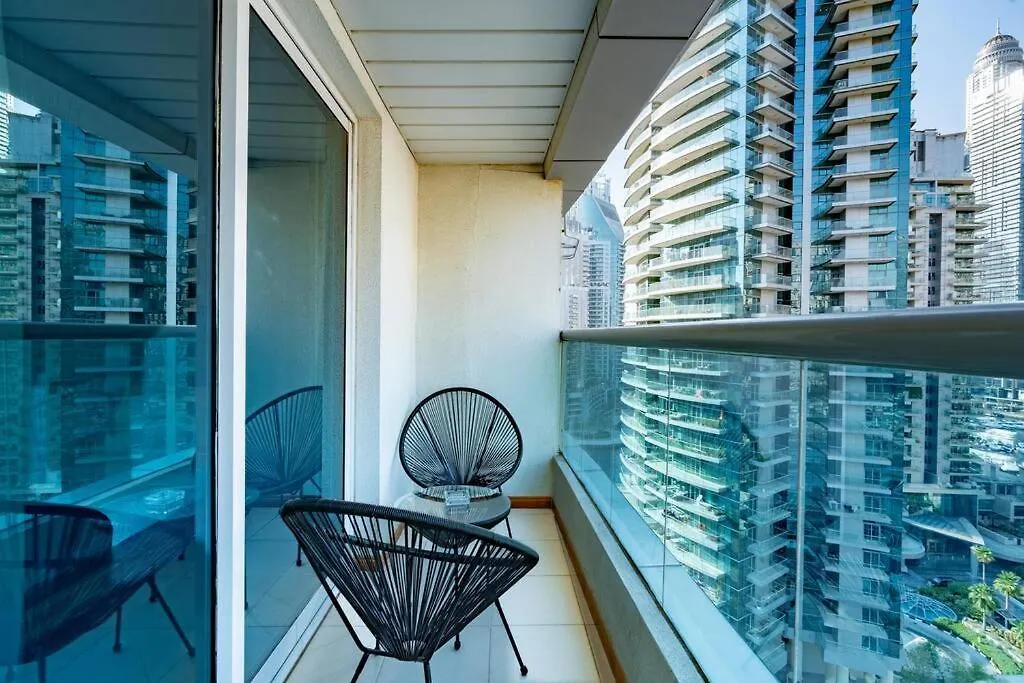 Large Studio Attached To Metro - Dubai Marina Diamond3