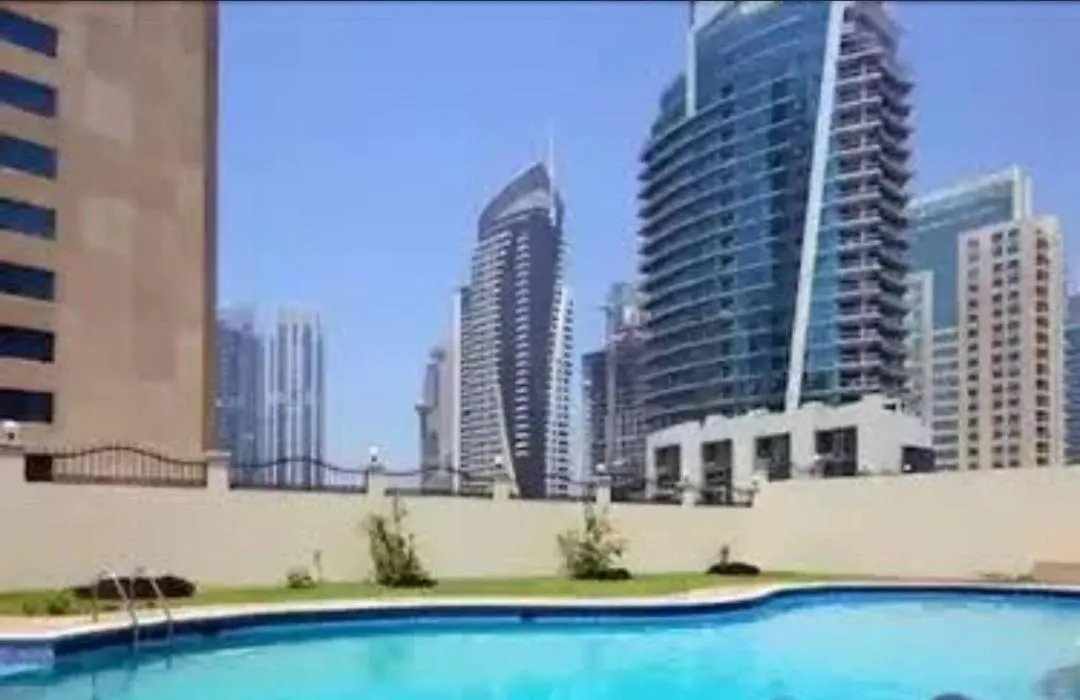 Large Studio Attached To Metro - Dubai Marina Diamond3