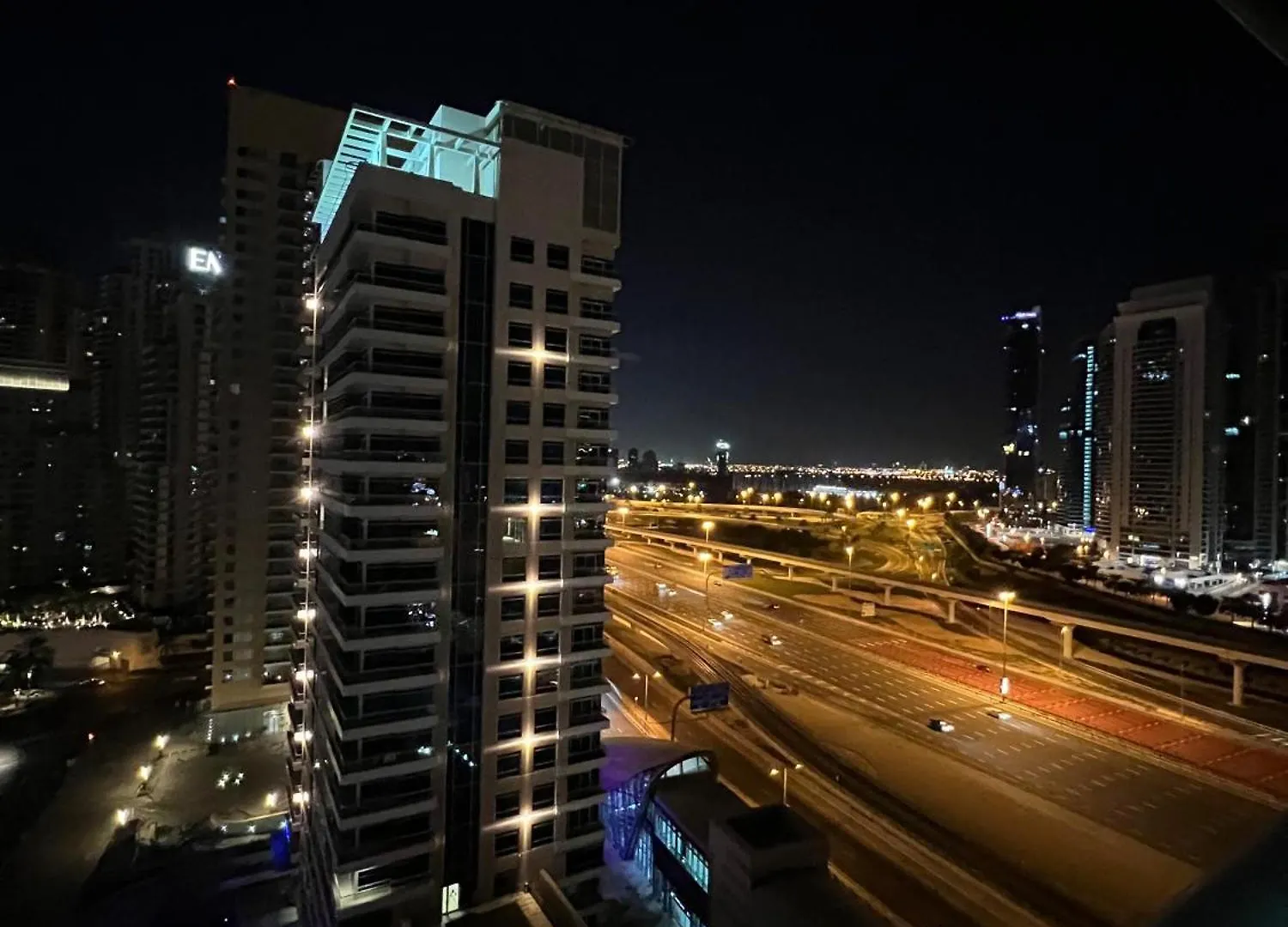 Large Studio Attached To Metro - Dubai Marina Diamond3 0*,  阿拉伯联合酋长国